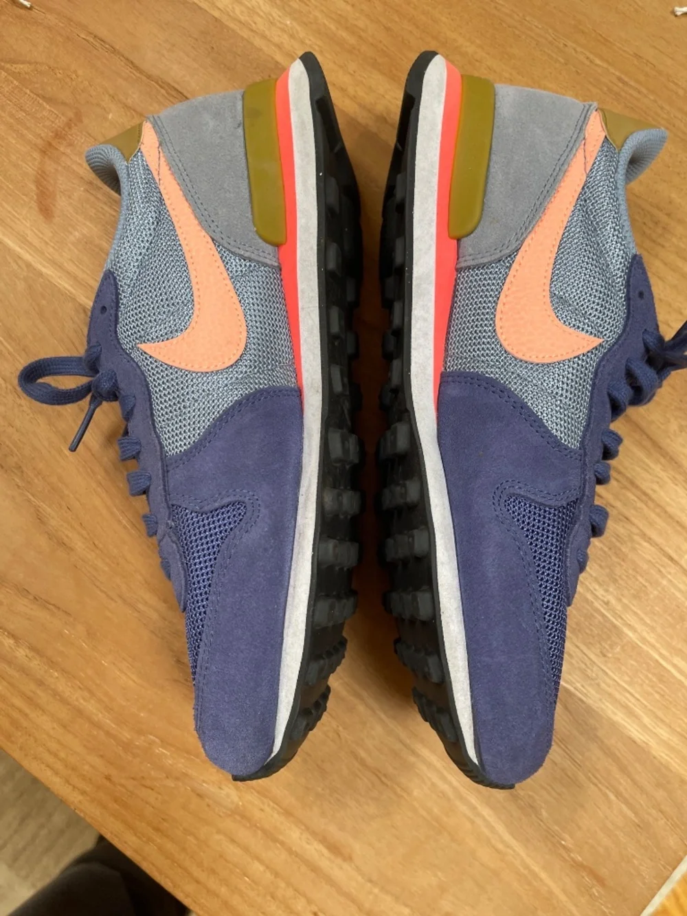 Nike retro